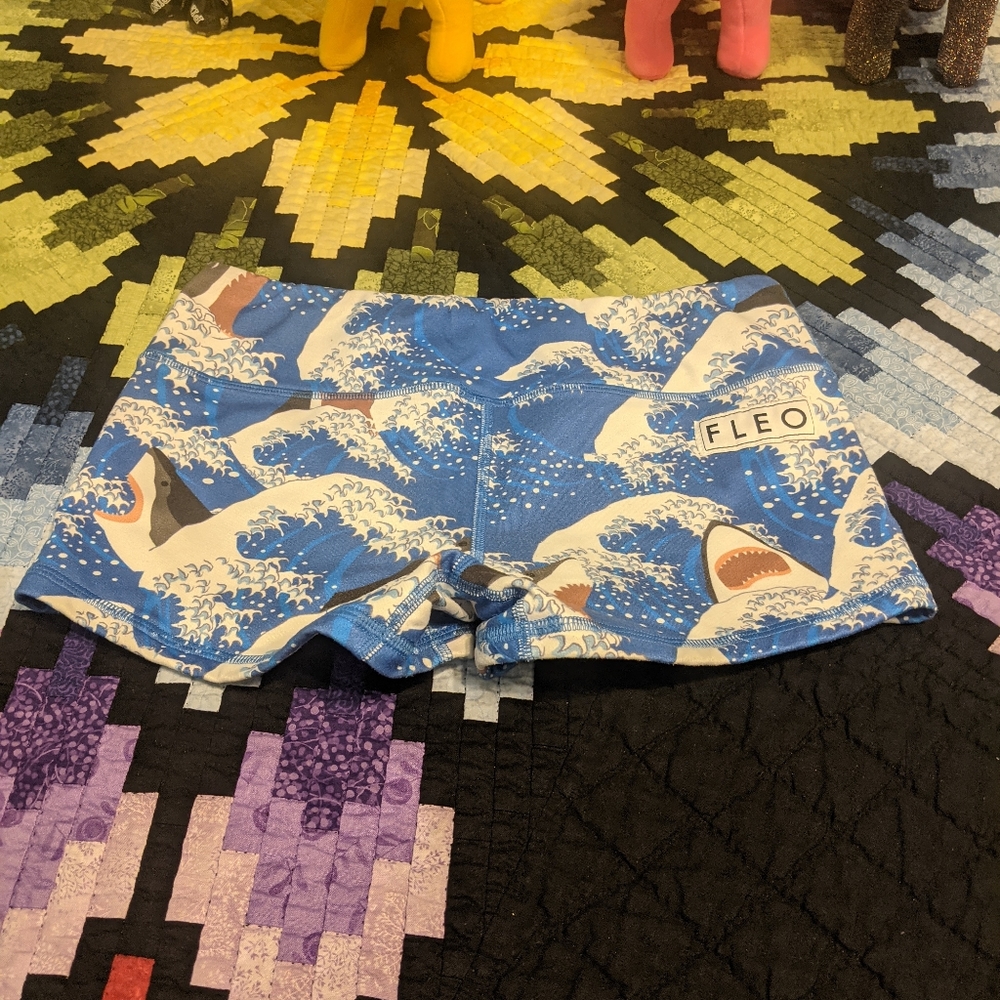 Fleo shark shorts